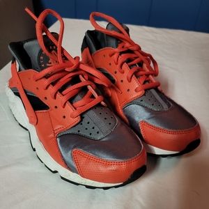 Nike Air Huarache Size 7